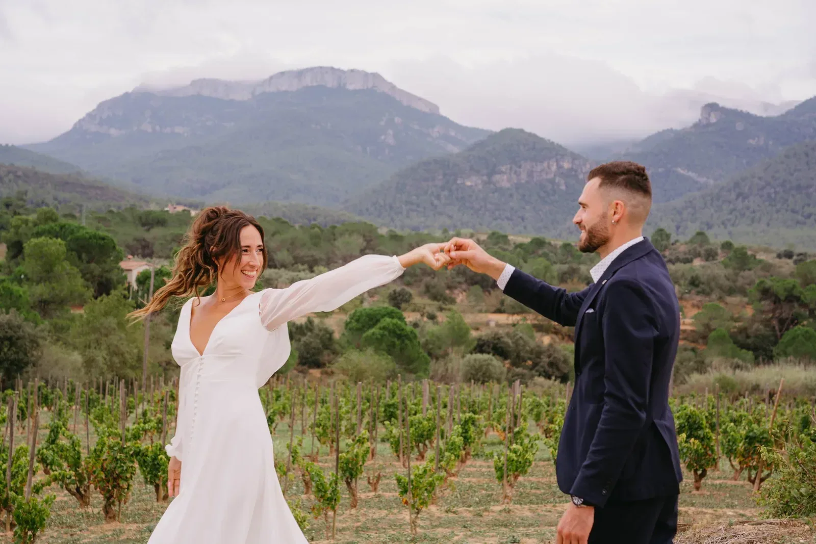 Fotógrafo de bodas en Tarragona captando un momento emotivo durante la ceremonia