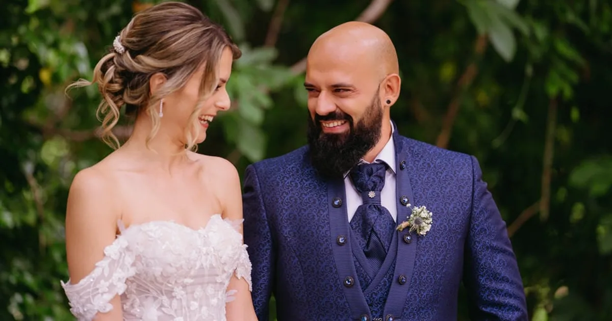 Fotografía de boda documental vs tradicional: cuál va con vosotros (guía honesta)